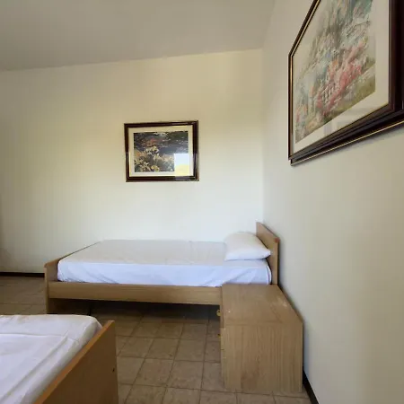 Piscina, Parcheggio, Campi Sportivi - Valbella 12 *