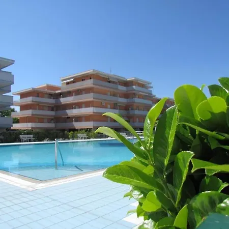 Piscina, Parcheggio, Campi Sportivi - Valbella 12 * ביביונה