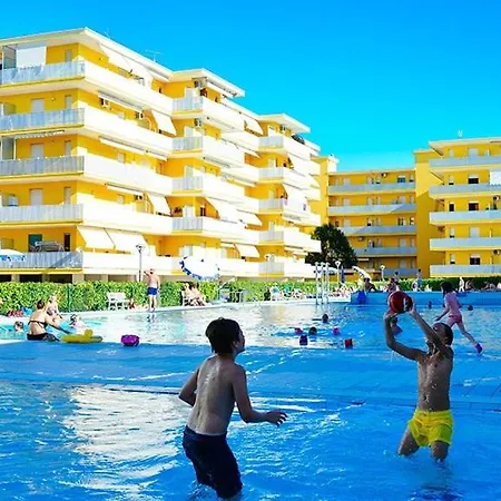 Piscina, Parcheggio, Campi Sportivi - Valbella 12 ביביונה